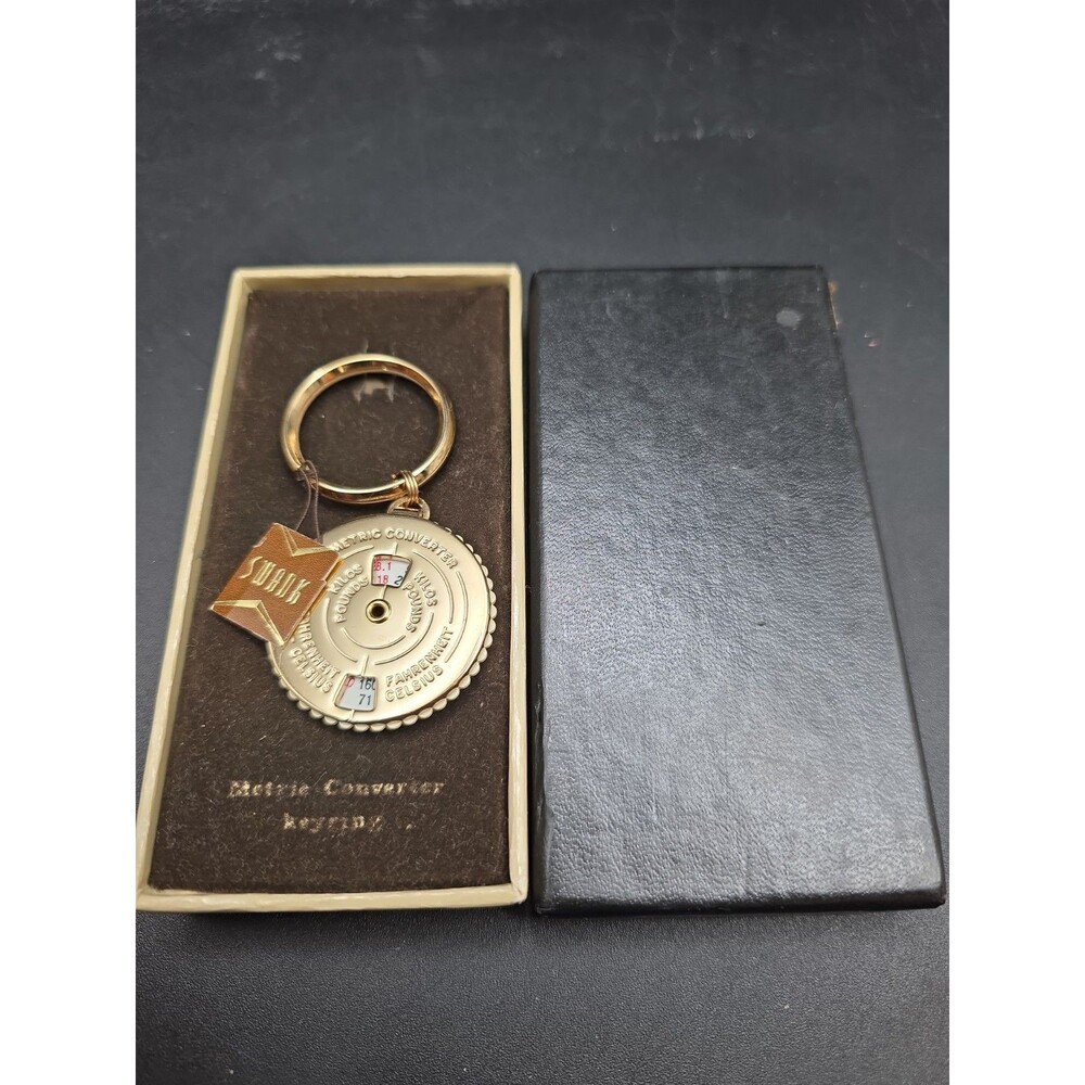 VINTAGE SWANK METRIC CONVERTER KEY RING IN ORIGNAL CASE
